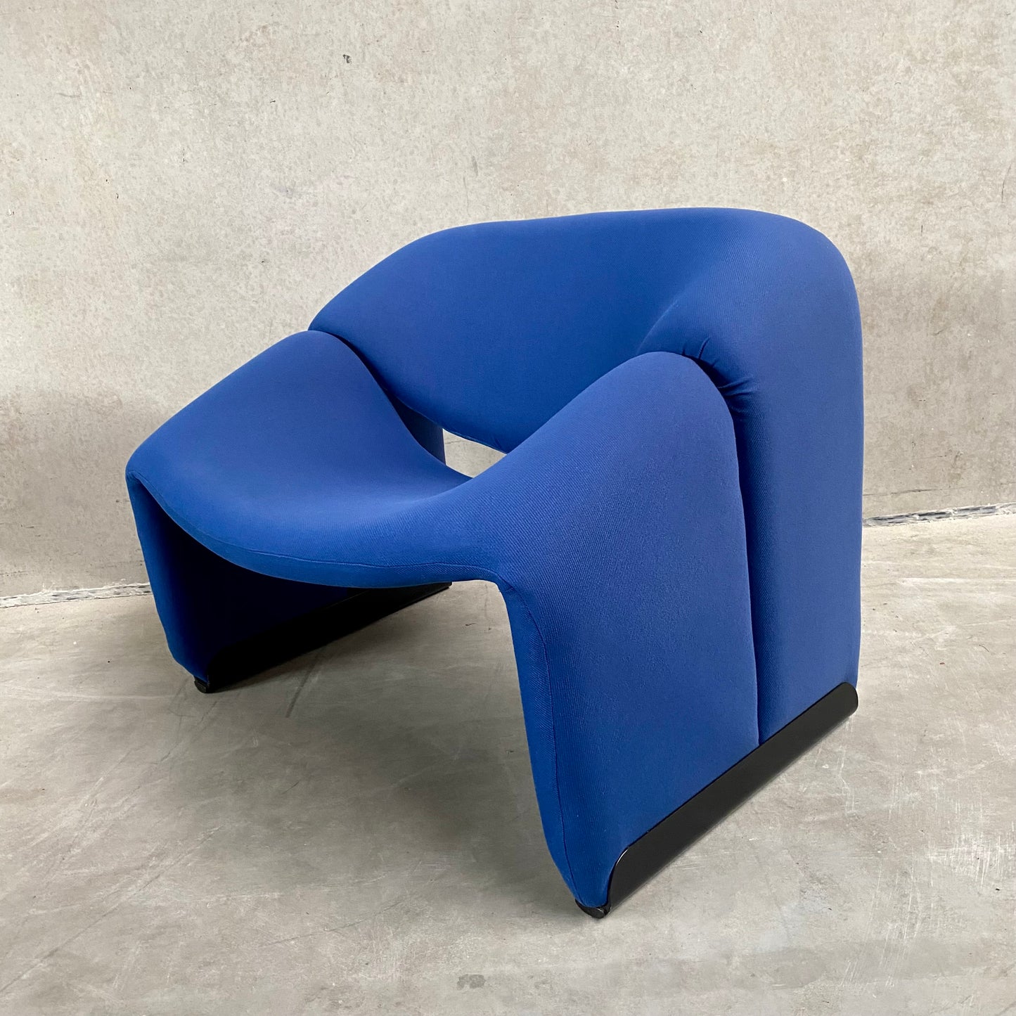 BLUE F598 GROOVY M-CHAIR BY PIERRE PAULIN FOR ARTIFORT, 1970S