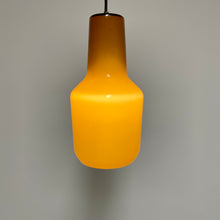 Load image into Gallery viewer, Set of Two Hanging Lamps by Massimo Vignelli for Venini 1950
