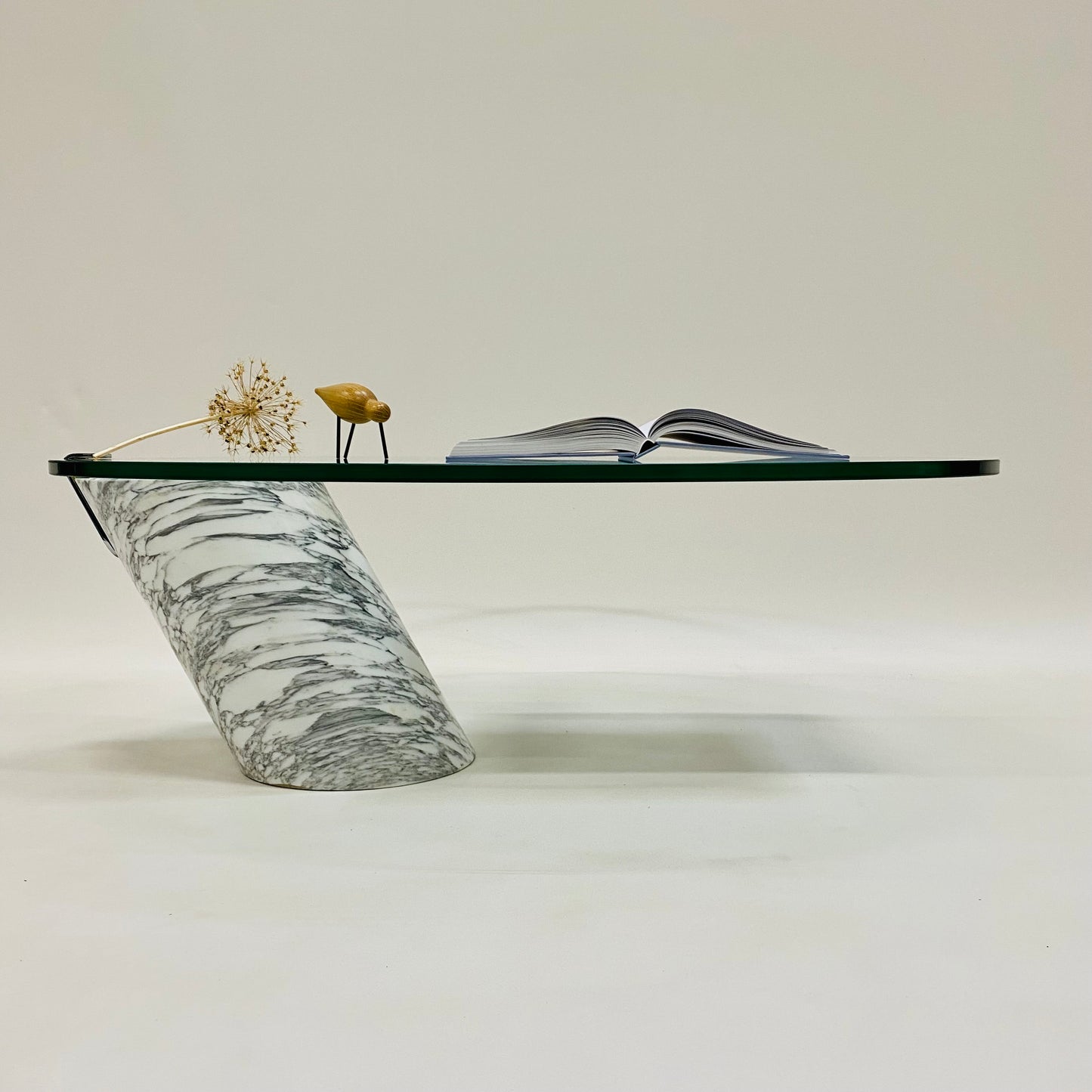 Couchtisch aus massivem italienischem Carrara-Marmor mit Glasplatte, hergestellt von Team Form AG für Ronald Schmitt, Deutschland, 1970