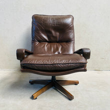 Load image into Gallery viewer, Leather &#39;King&#39; Lounge Chair by André Vandenbeuck for Strässle, Switzerland 1960
