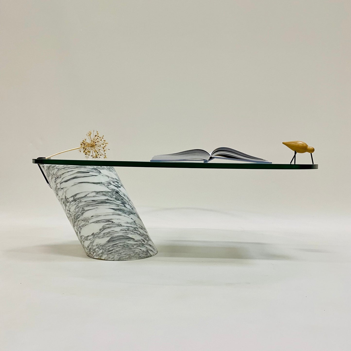Couchtisch aus massivem italienischem Carrara-Marmor mit Glasplatte, hergestellt von Team Form AG für Ronald Schmitt, Deutschland, 1970