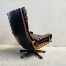 Load image into Gallery viewer, Leather &#39;King&#39; Lounge Chair by André Vandenbeuck for Strässle, Switzerland 1960
